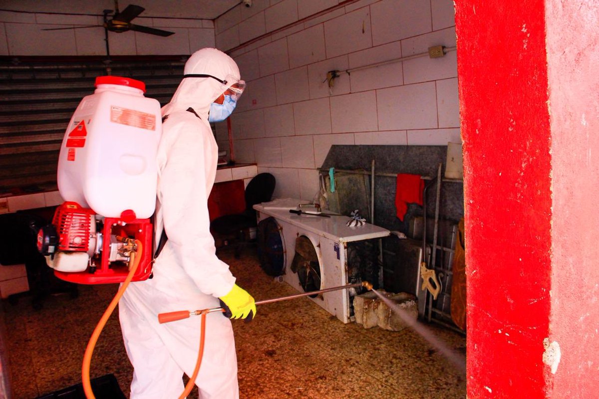 Reconocidosnet's tweet photo. Operativo de desinfección, educación y fumigación en el Mercado de Los mina #boliparaSDE @bolivarvalera #ReconocidosNet https://t.co/Ayg1QDOiZ2