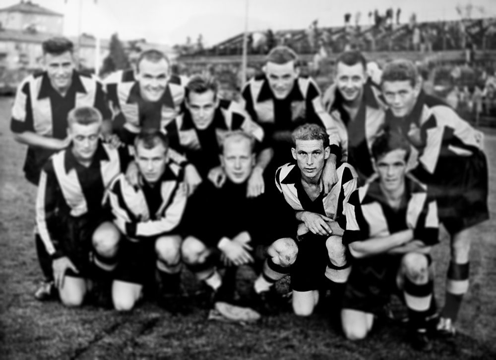 hammarbyfotboll's tweet photo. En stor och trogen hammarbyit har gått ur tiden. I förra veckan avled Tore Apelgren i sviterna av covid 19, vid en ålder av 92 år. Tore Apelgren vigde en stor del av sitt liv åt Hammarby, som spelare, ledare och publikvärd. Våra tankar är med Tores familj.
https://t.co/BBNmdqC7sb https://t.co/jZqjDv6GvC