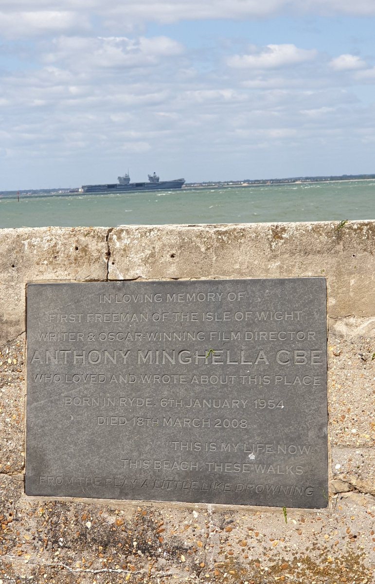UnkleKnacker's tweet image. Ryde seafront and HMS Queen Elizabeth right now..@DMinghella @edanaming @LMinghella
