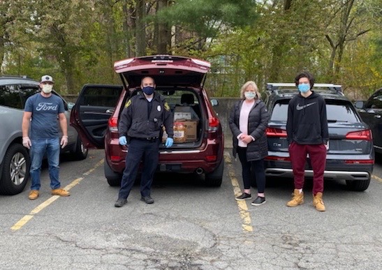 ArlingtonMAPD's tweet photo. Thank you Margaret, Nick, &amp; William of the Arlington Heights Nursery School for donating their unused snacks to the Homeless Outreach Task Force. #InThisTogether #ArlingtonMA https://t.co/HSiXxUUav2