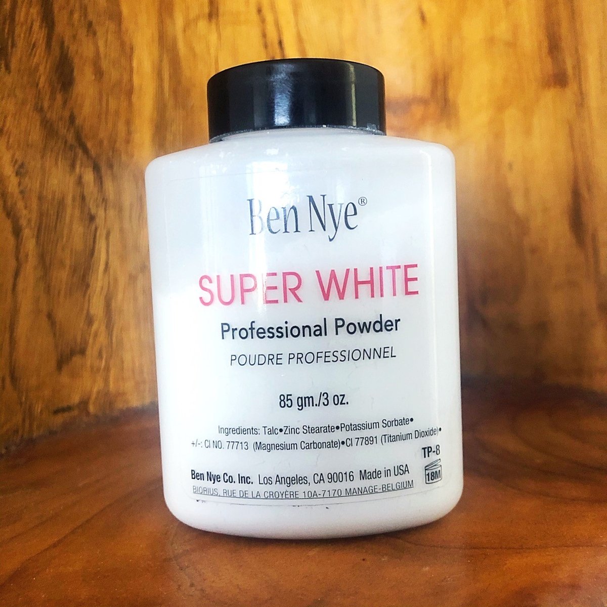 sunauramakeup's tweet photo. White Powder is Ben Nye's only non-translucent powder that contains a bright white pigment good for White, Geisha, Porcelain, and other very fair shades.
Available from Sunaura
 #irishmakeupshop #promakeup https://t.co/NgPPGmBLxQ