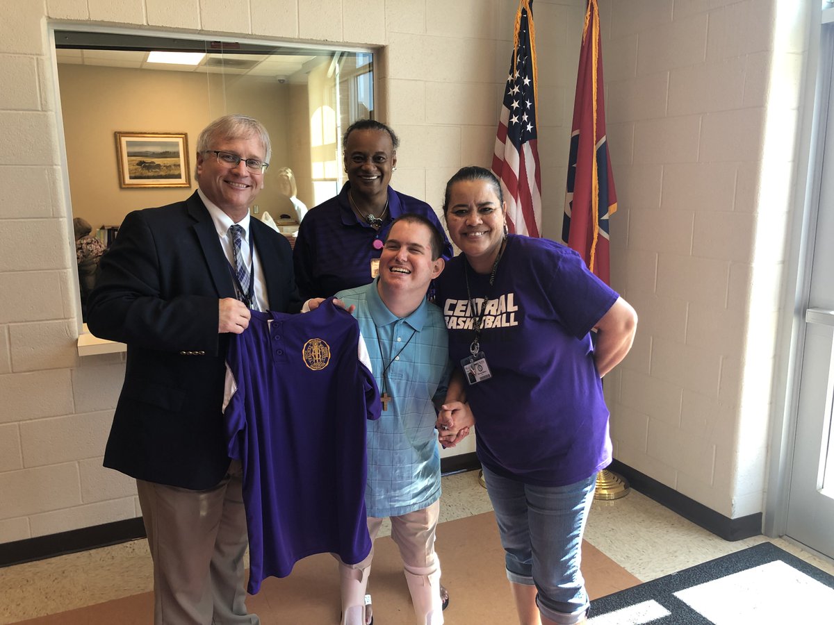 cjmarczak's tweet photo. It's crazy to think this would have been the last full week of the 2019-2020 @MauryCoSchools school year! What a year it's been with an unexpected @MNightShyamalan type ending! #growmaury #mcpskeys #goodmemories https://t.co/TVqf9GXeq3