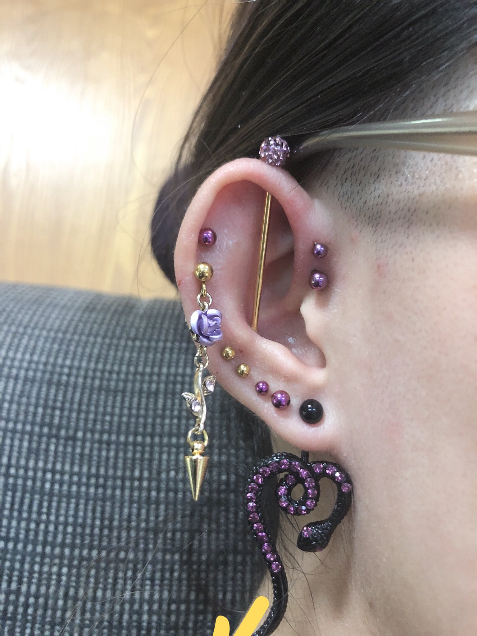 凛 ボディピアス専門店 Al Twitter Sasaki リプ返ありがとうございました 表からファッションピアスを通して 裏からラブレットを接続 これならホールの位置がわかりやすいですね 試させていただきます 貴重なご回答ありがとうございました 紫