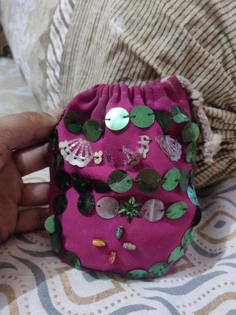 Neha05120213's tweet photo. Made potli or bags in this Lockdown and learn new things at home
For more creative ideas from best out of waste, watch
https://t.co/op74oiCbX9
@RanaSachinIAS @CareersShaping @IndiaSkillsChd https://t.co/oUaP0jW0VW