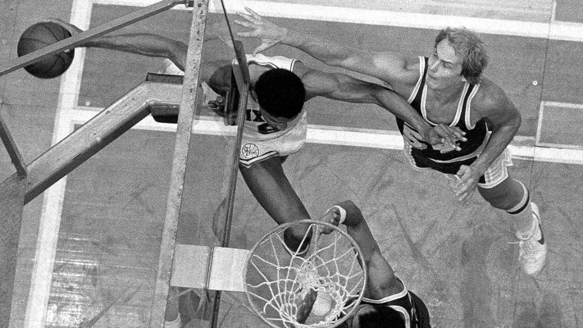 OTD (1980) Dr. J made this shot!