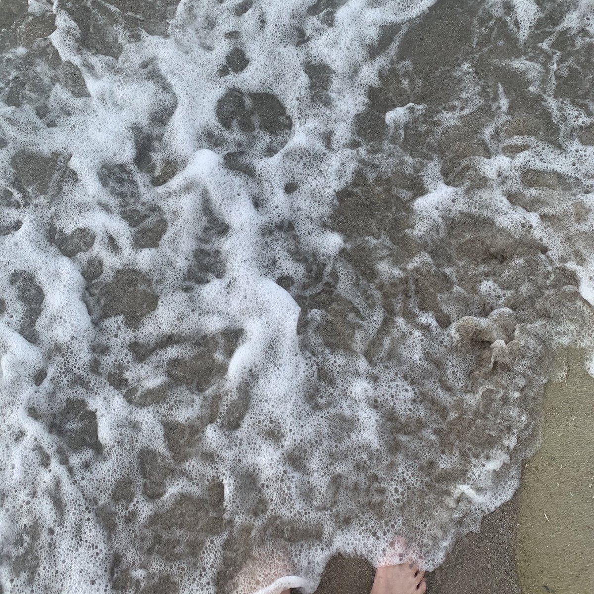 I want to stay by the sea 🌊🤍