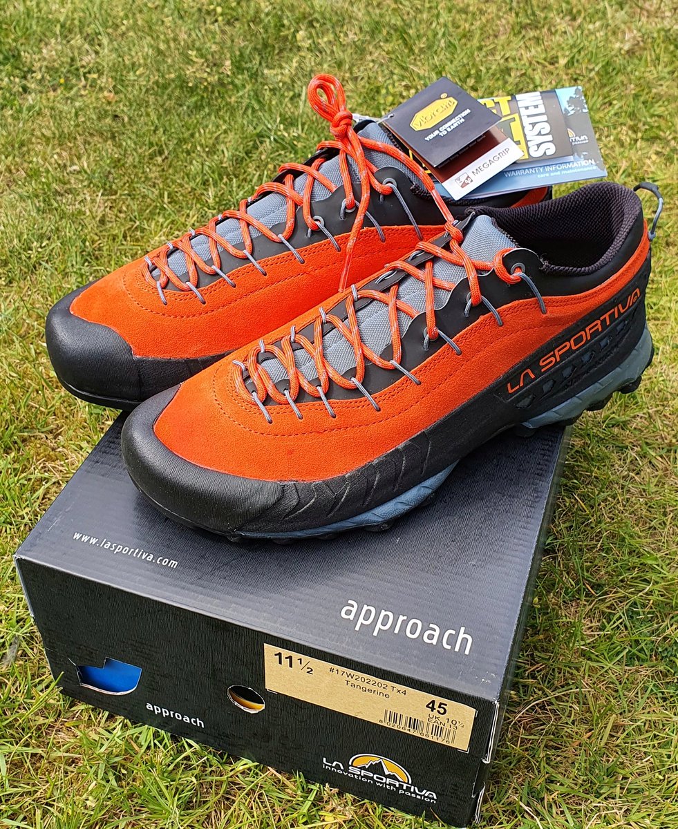 heathhuntington's tweet photo. Can't beat the smell of new shoes 😍 thank you @bergzeit for the superb service! Cannot wait until we can safely get back to the mountains, but today is not that day. Until then I will  #StaySafeStayHome  @lasportivatwitt @vibram #tangerineisthenewblack https://t.co/YQe7tG3BwU