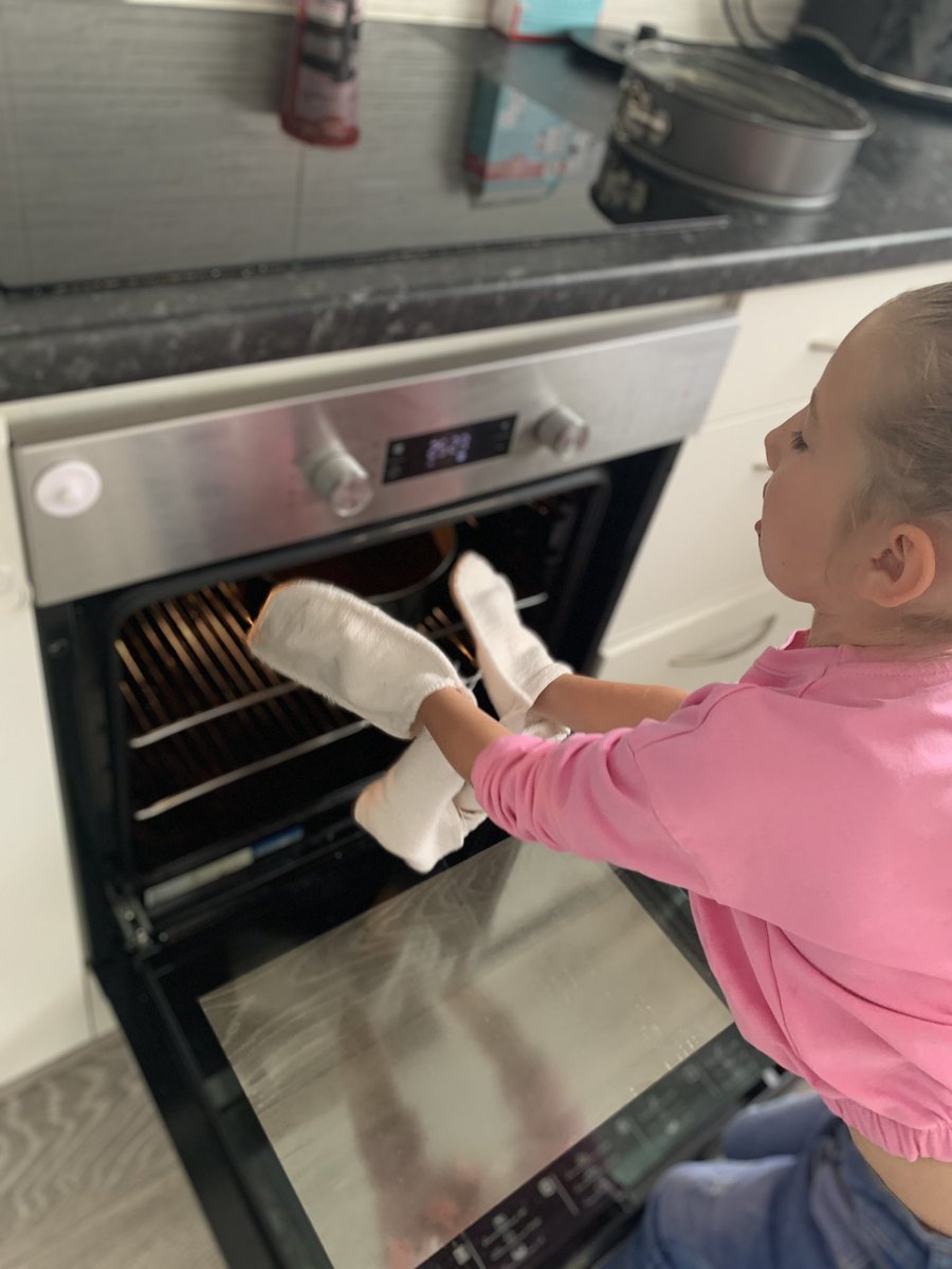 's tweet image. English ✅ maths ✅ Geography ✅ &amp;amp; we added a fun cookery class in which Harriet done everything her self! My very own lil chef #chocolatemad #minibaker @l_sudworth proud of how well she’s done today