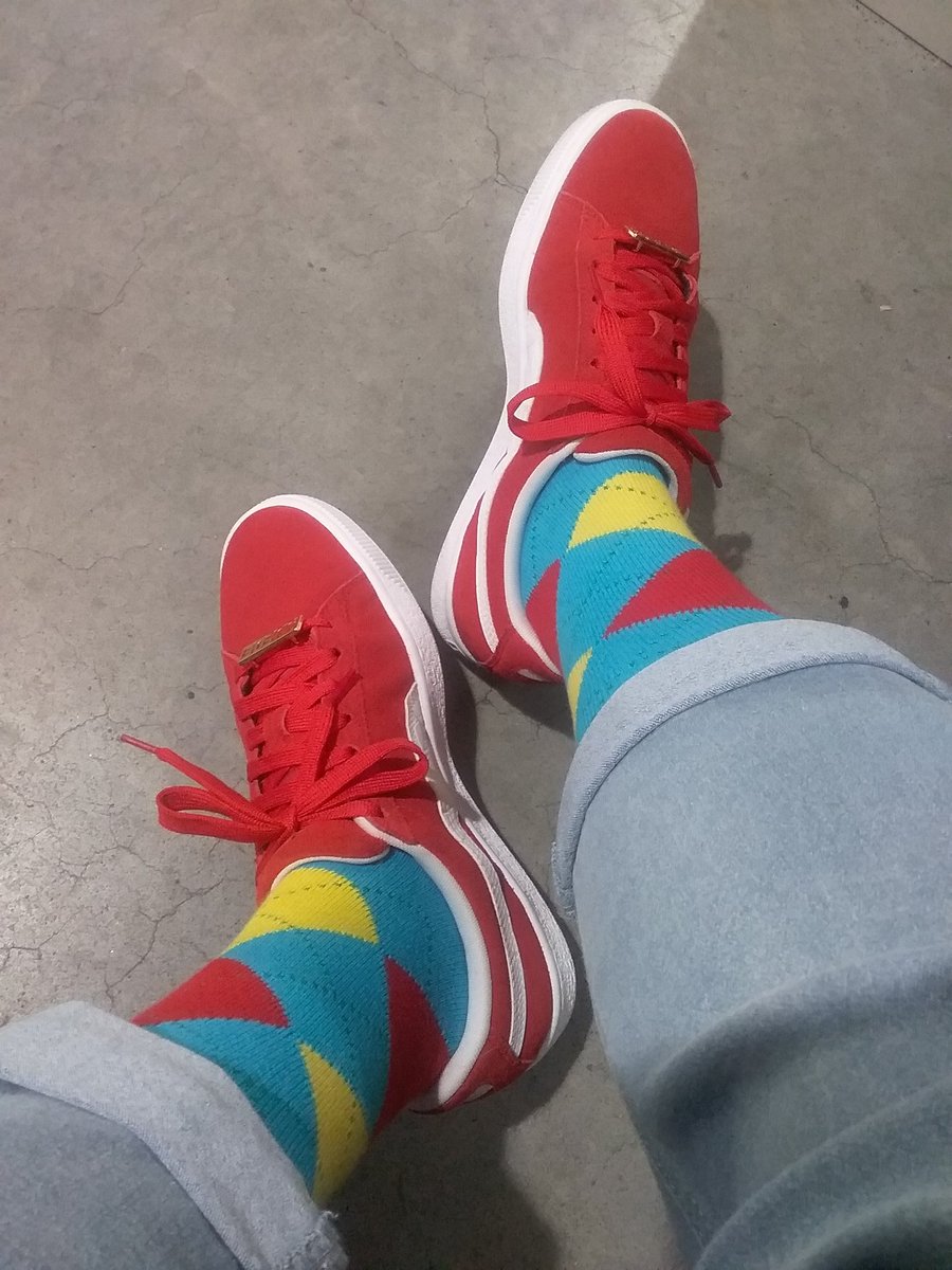 BetheneC's tweet photo. #socksoutyesterday
Got busy, but had a good combo on so I'm sharing!
Socks: sky blue Paninaros from @SockCouncil
Trainers: #PUMA Bboy 50th anniversary Suedes
Mask: Koi fish by @ThreePatchCocoa #Plaguebutfashion
#StaySafe https://t.co/rDxvRXLIGd