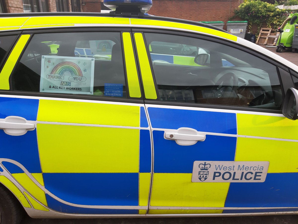 Very pleased to show the newest rainbow to one of @PershoreCops cars, designed by our new Twitter friends @Hkirby12 and Sgt Jay! 👮🏻‍♂️🌻 #UnderstandingAutism #RainbowOfHope