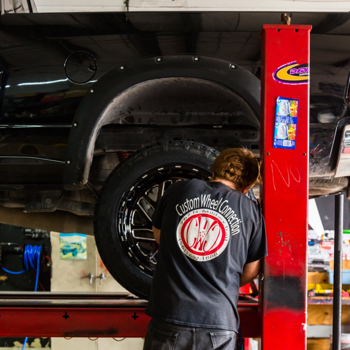 CustomWheelConn's tweet photo. Is your vehicle vibrating at certain speeds, say, between 50 and 70 mph? If so, chances are your wheel is out of balance. https://t.co/ebCDG7lsHo