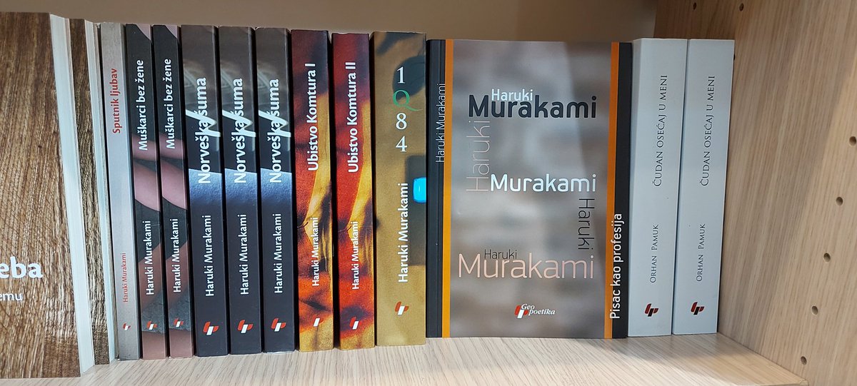 JelenaMKandic's tweet photo. #OnoKad #DigitalnaDiplomatija #DigitalDiplomacy ode u kupovinu letnje obuće, pa poseti knjižaru #Delfi @Delfi_knjizare &amp; #Laguna @IPLaguna.💪🏻📕📙📚📗📘✊🏻

#DomKulture #LučnaZgrada #Čačak🌄 #Srbija🇷🇸 

P.S. Kreativni "ulov" u narednom tvitu.😎 https://t.co/sTEffAQbin