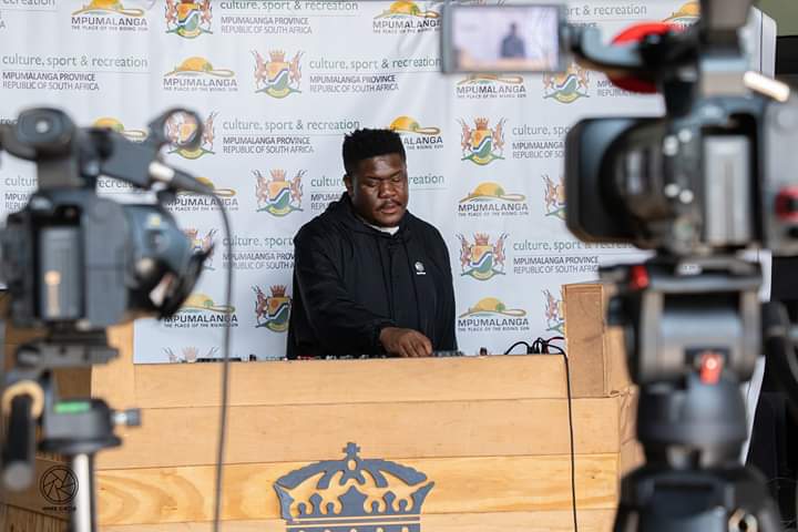 MiMusic12's tweet photo. #AllWhiteStreamingParty Mpumalanga’s very own! Powered by the Department of Culture Sports and Recreation @DCSROfficial
For Audio Visual Production and Online Broadcasting Contact: 0820945782

Live Streaming by #KhayaMedia
#LockdownMusicFestivals #StayHome #MiMusic https://t.co/dDDITOUjjT