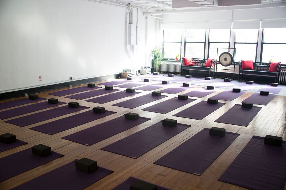 LarkerAnthology's tweet photo. #BiHelpNow: Merge NYC, a Queer POC-owned #yoga studio is offering #virtualyoga classes on Mondays at 6:00pm &amp; Wednesdays at 10:00am via Zoom. Website has links, contact for pricing. 
https://t.co/QZeBAn2ArF
#BiTwitter #lockdownyoga #Zoomyoga #DailyPractice #Yoga https://t.co/gX17ABsDZK