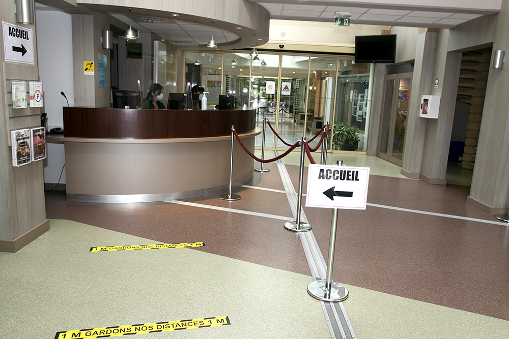 Allierdpt's tweet photo. Le Conseil Départemental  vous accueille  dans le respect des règles sanitaires de 8h30 à 12h30 et de 13h30 à 17h, du lundi au vendredi.
#RestezPrudents #TousResponsables https://t.co/sszBY38HN9