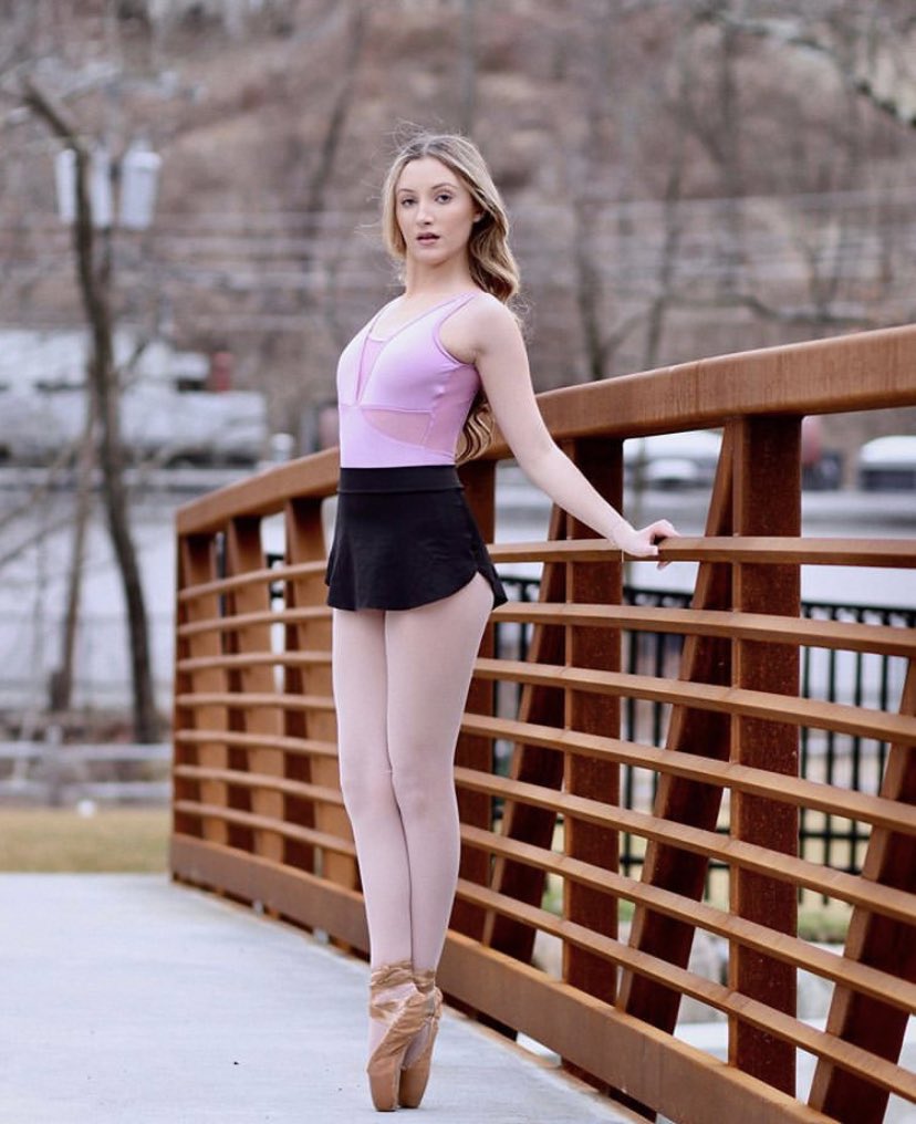 bodywrappers's tweet photo. Happy Monday💜Model@Large @sophie_elyse_dancer loves her @tilerpeckdesigns leotard
Style: P1008! Wouldn’t you love to twin with her💜 Check out our new site and grab yours today💜
P.C.: @inspiredbymy3
#bodywrappers #bwmodelsatlarge #purple #tilerpeckdesigns #dance #ballet https://t.co/cvdxkEV0fe