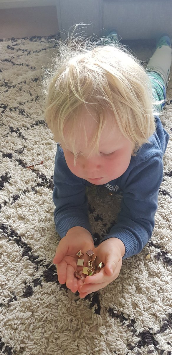 Thingsbenjamin1's tweet photo. Big sister hasn't found out about this breakage yet... I'm expecting tears. Thanks kid. #parentinginlockdown #ParentingInAPandemic #threeyearsold #destructoboy https://t.co/PcoMdo1mTB