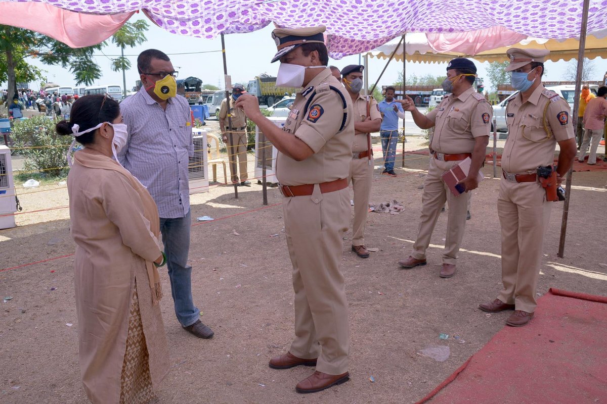NagpurPolice's tweet photo. Honourable CP, Dr. BK Upadhyay visited the shelter camp setup at Panjari Toll Naka.

He supervised the arrangements and the facilities being provided to the migrants.

#NagpurPolice https://t.co/doGgW0LDdv