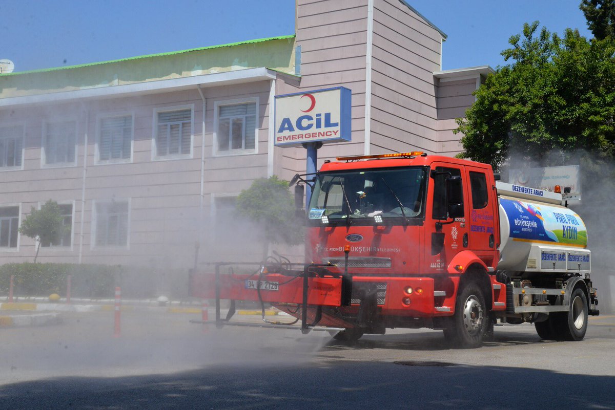 Koronavirüs önlemlerini genişleterek cadde ve bulvarları dezenfekte etmeye devam ediyoruz.

Hafta sonları sokağa çıkma kısıtlamasının sona erdiği Aydın’da birçok alanda olduğu gibi ana arterlerindeki dezenfekte çalışmalarını arttırdık.