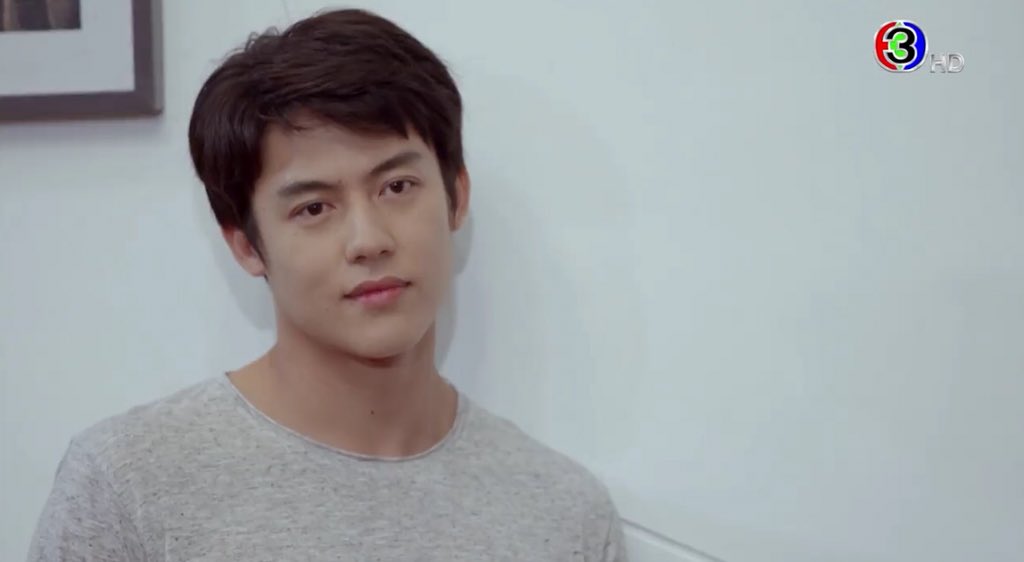 Sirilukjubjub's tweet photo. หล่อแล้วร้าย  หล่อทำไม  นิสัยเสีย 😡
เห็นแล้วเพลีย  นี่อยากทุ่ม  ทีวีใส่
กลัวจอแตก  ไม่ได้ดู  ตอนต่อไป
ทนหมั่นไส้  ไว้รอซ้ำ  ตอนช้ำทรวง 
#อกเกือบหักEP6 ใช้ความรักของน้องเป็นเครื่องมือ แม่โกด...ดดดดดดด 😡 https://t.co/DMAcsBJQLY