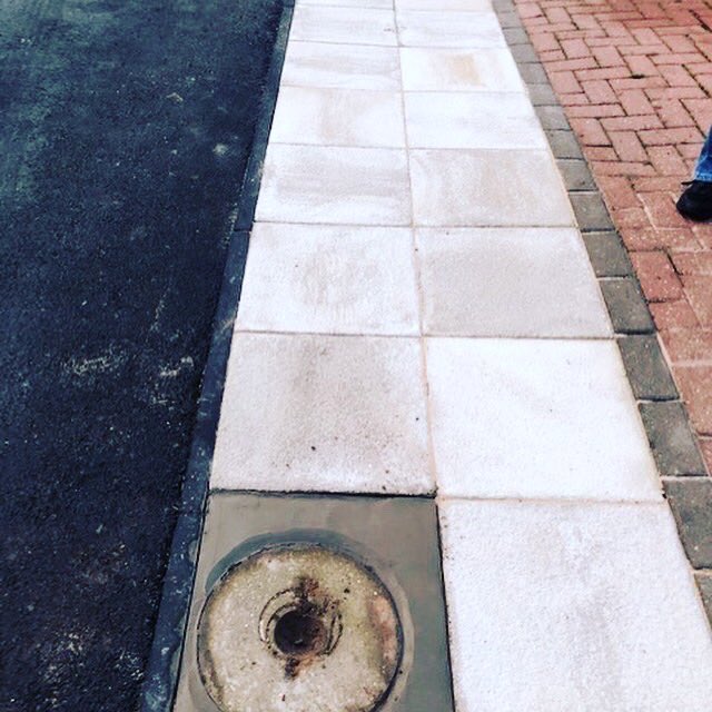 ManorBuildingUK's tweet photo. Here are some images of a job we completed earlier this year in Aigburth. We had to lift and renew paving slabs that had been damaged by a large truck reversing onto them. #ManorBS
#ManorBuildingSolutions #quality https://t.co/TTd4yQGNWe