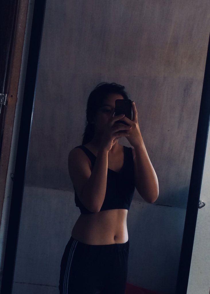 itsmenyanggggg's tweet photo. Dayyyyyyyyzz45!! #roadtoabs #goals #quarantineworkout https://t.co/XqLaXQkhK8