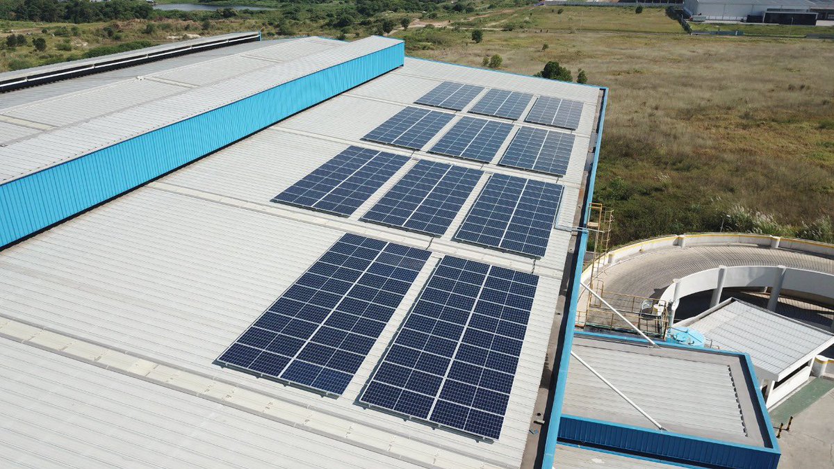fendiliem's tweet photo. Another project we completed during this pandemic. This time it’s the warehouse of one of Indonesia’s leading e-Commerce companies
.
.
.
#solar #solarenergy #solarpower #tenagasurya #cleanenergy #energy #energiterbarukan #ebt #plts #climatechange #renewableenergy #renewables https://t.co/FGT7L0gv1B