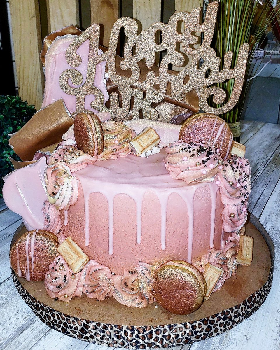 Sweets4Success's tweet photo. Fabulous cake for our most FABULOUS client! Happy birthday Kristine! πΈππ°
#kaybeecakes #growdesotomarketplace #birthdaycake https://t.co/foCqF5FxD5