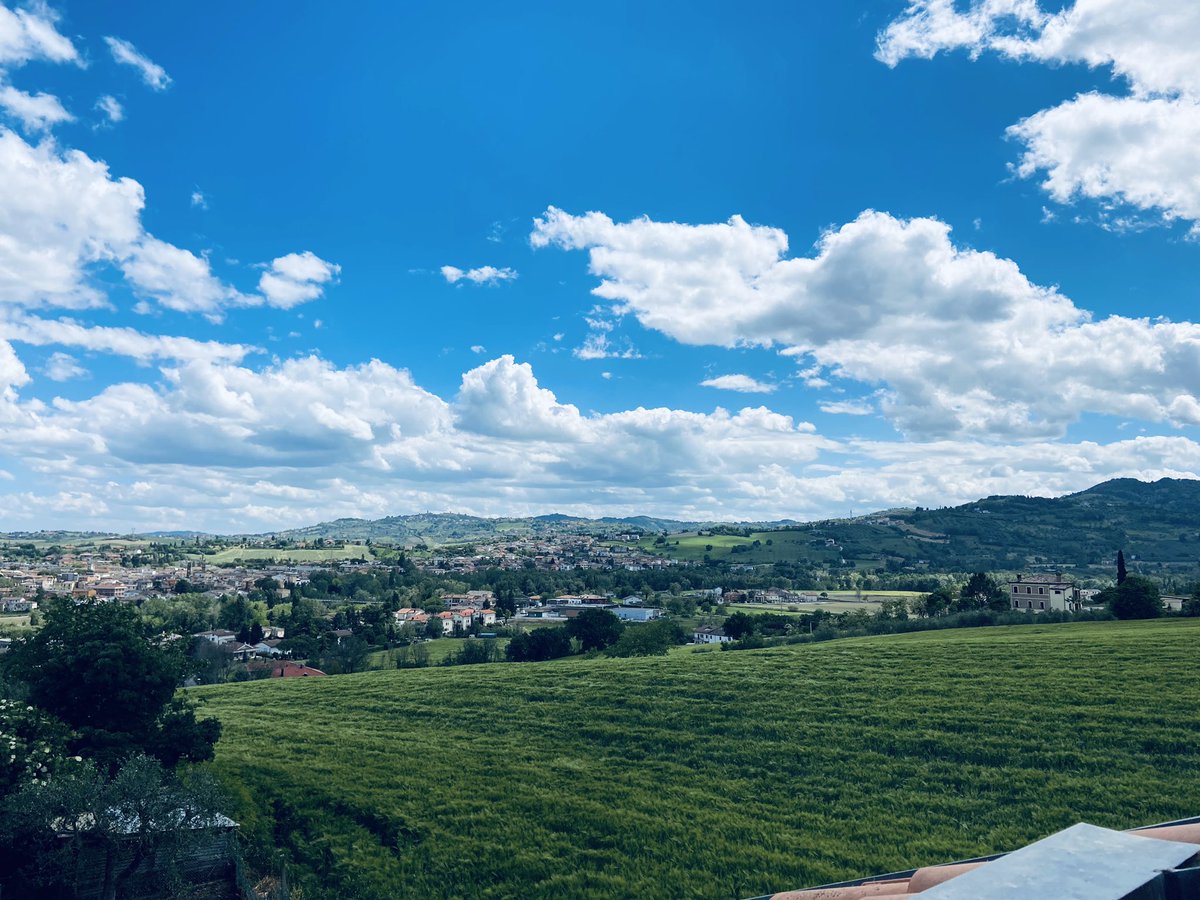 Simosempre's tweet photo. Mai visto dei colori così intensi
Dovremmo riflettere , chissà se l’abbiamo capita ? Ci sta dando un chiaro esempio la natura
#nofilter #valconca #11maggio2020 https://t.co/yD6bvmlw6Y