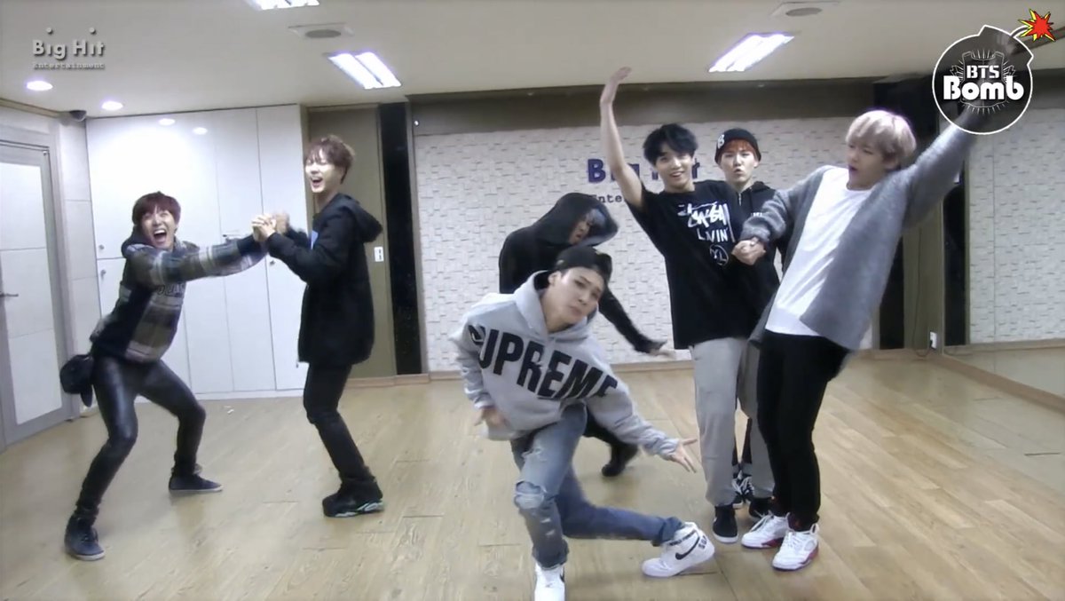 rapperthv's tweet photo. omfg i can hear their screams and foot stomps https://t.co/CXqFvtHiz2
