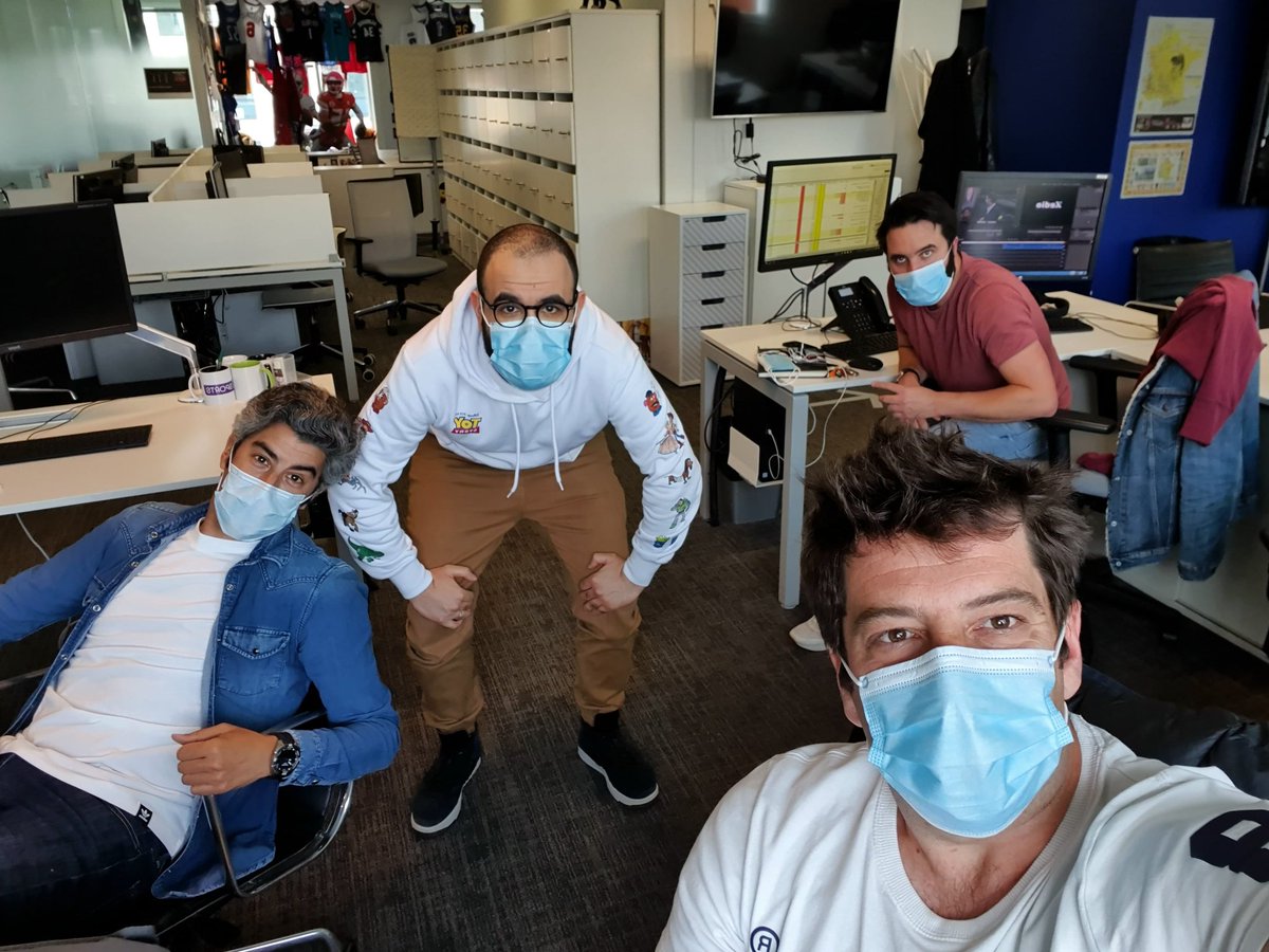 De retour aux affaires...Sortez couvert ! Rdv à 19h sur <a href="/beinsports_FR/">beIN SPORTS</a> pour #AllôBeIN avec <a href="/SmaBouabdellah/">Smaïl Bouabdellah ⭐⭐</a> et <a href="/Fernandez_beIN/">Luis Fernandez</a> ! Aux manettes <a href="/SaidounW/">OicemSaidoun</a> et <a href="/julien_Gres/">Julien Grès</a> ! Nos invités @BalmontFlo et <a href="/DjibrilCisse/">Djibril Cisse</a> 👌🏼👍🏼 #deconfinementjour1