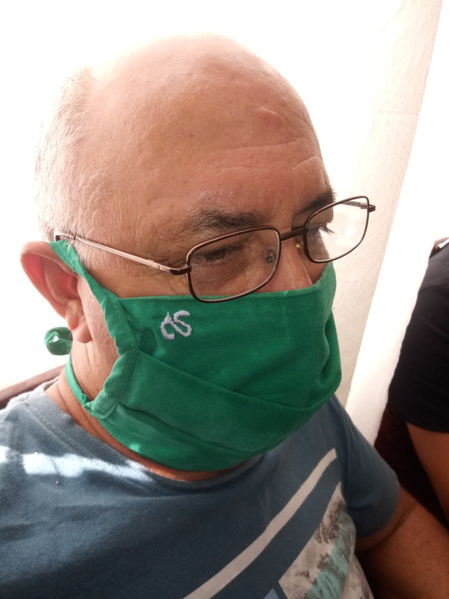 El Director de Innovación y Desarrollo muestra su gran sentido de pertenencia a la OSDE Agua y Saneamiento ostentando el logo en su nasobuco.
#AguaySaneamientoCuba #AySCuba