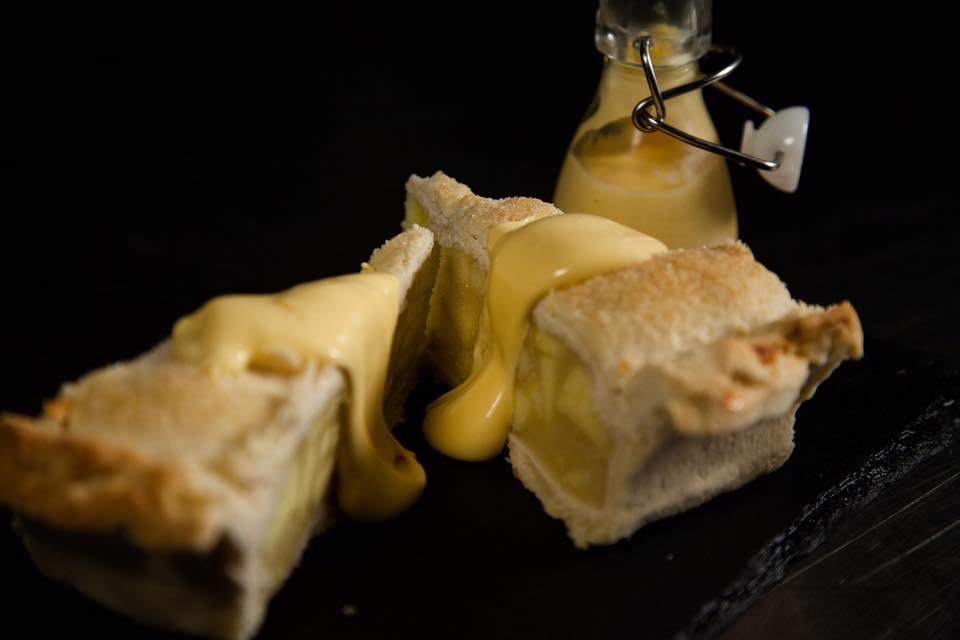 Always room for pie?! 😋 

Apple pie or apple tart what do you call this delicious dessert? #foodie #yummy #applepie #appletart