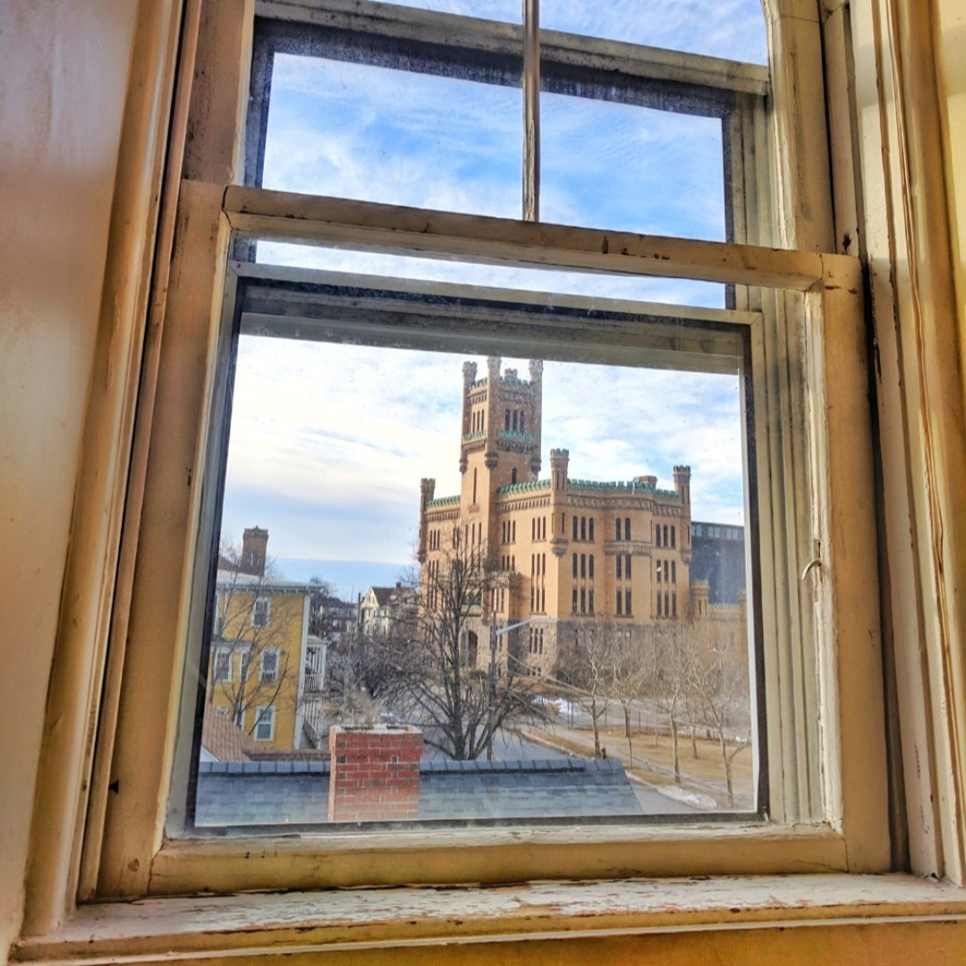 DoorsOpenRI's tweet photo. "People travel from all over the country to film there, but there's no entrance for neighbors; At first blush it's a crowning achievement, at second thought it's a decaying mission in need of more allies." Dylan Conley, Cranston St Armory, 310 Cranston St, PVD #rhodylovenotes https://t.co/znfiaiTgjK