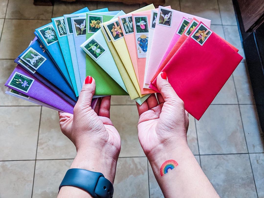 Paper_Source's tweet photo. Send the rainbow! Looks like @maya_seu has found her favorite #paperbar envelopes!
#rainbow #snailmail #papersource #psmailroommonday #envelope #colorful https://t.co/53k8LOIOAq