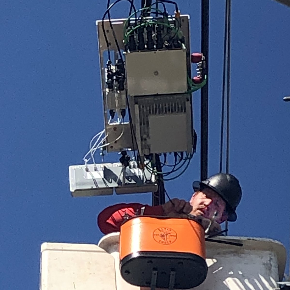 LegacyTowers's tweet photo. That's what you call a "strand mount" where the gear is hanging on the cables rather than mounted on a pole. And that's our man Reid getting this unit back on-line up in Seattle. Every day - we're making your bandwidth better! #LegacyDAS #WirelessWizards #KeepingYouConnected https://t.co/kiOGF3q6ir