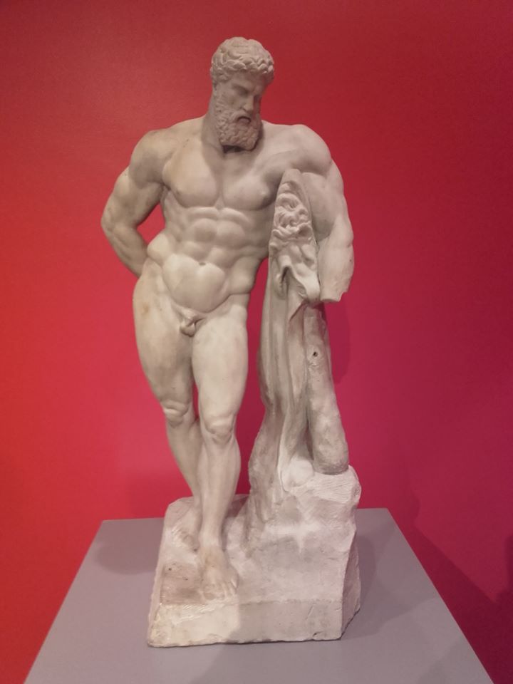 AVivenel's tweet photo. Les héros se distinguent par leurs qualités hors du commun, physiques mais aussi morales. Hercule, ou Héraclès pour les grecs, est un héros de la mythologie célèbre par sa force et son courage.
Photos C.Schryve, musée A. Vivenel #HerosMW #MuseumWeek2020 https://t.co/NhPxL26fmr