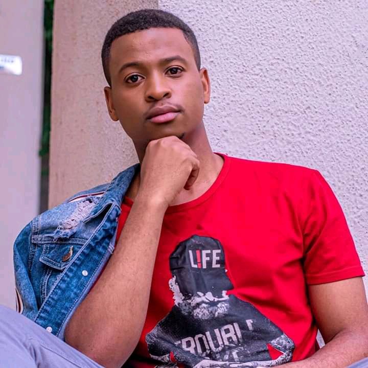 switchtvkenya's tweet photo. East or West, home is best. Welcome to #EABase with @PresenterAli the #EntertainmentPA. Today is #MondayCollabos, we play collaboration works of art in the music industry.
Which song would you like us to play for you?
#MondayMotivation #MondayVibes #MondayThoughts https://t.co/sqaCO4b6dU