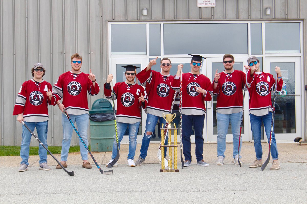 IUPIceHockey's tweet photo. Would you just look at these fine gentlemen! Congratulations &amp; Thank You for all the hard work and dedication on the ice and in the classroom. Good luck on your future endeavors #HawkeySeniors2020 https://t.co/to4X0nNX64