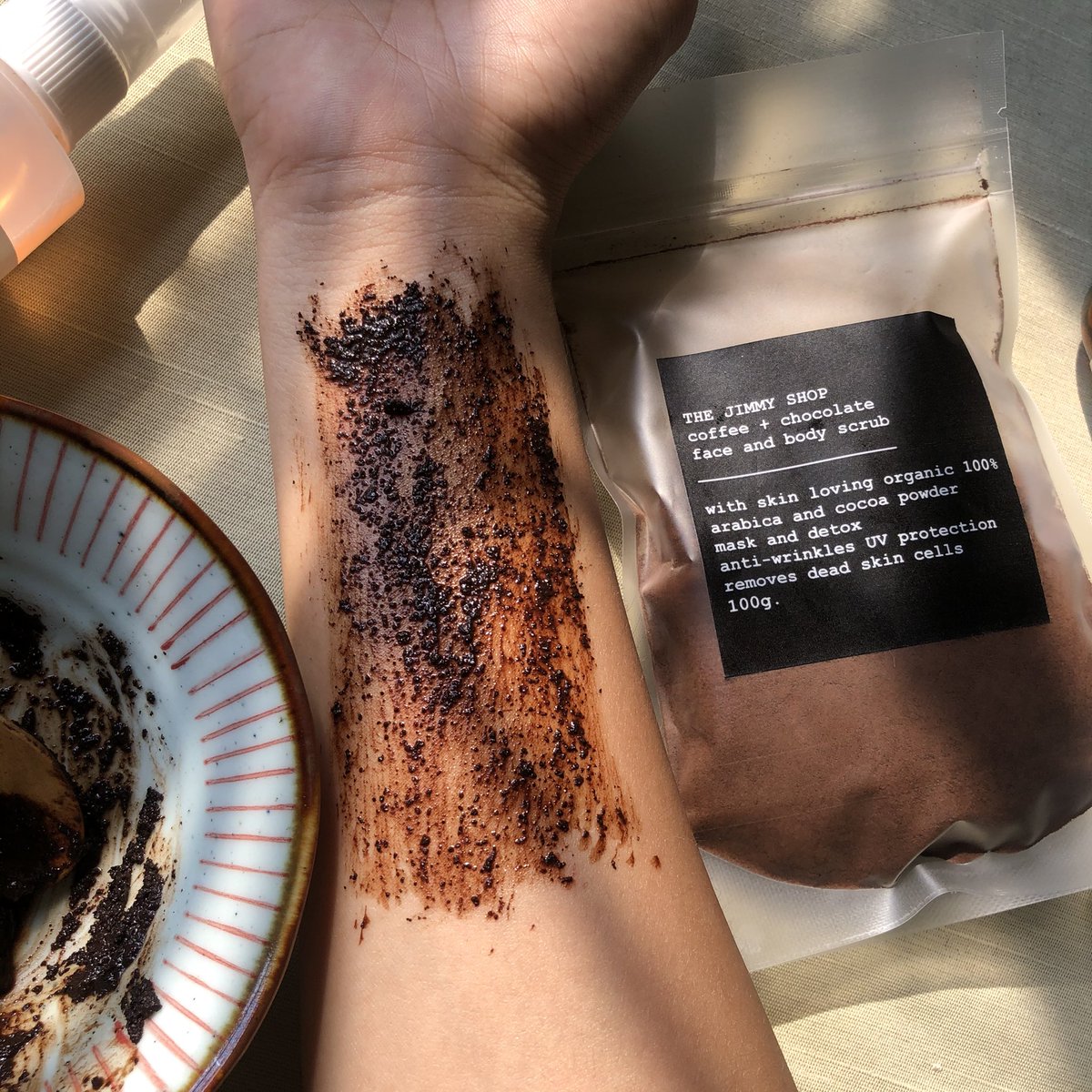 drncare's tweet photo. ทริคดูแลผิวราคาประหยัดช่วงนี้คือ DIY สครับกาแฟกับน้ำ(โยเกิร์ตหรือน้ำผึ้ง แล้วแต่เราชอบเลย)☕️ เราชอบมาก กลิ่นกาแฟทำให้รู้สึกผ่อนคลาย หลังทำผิวนุ่มขึ้นด้วย 🍩 อันนี้ซื้อจากig: Thejimmyshop ตอนนี้มีโปรซองละ35 แม๊ เดะไปตุน #ของดีบอกต่อ #สครับผิว #diy #diyscrub #สครับกาแฟ #ถูกและดี https://t.co/ffYYBJXdqd