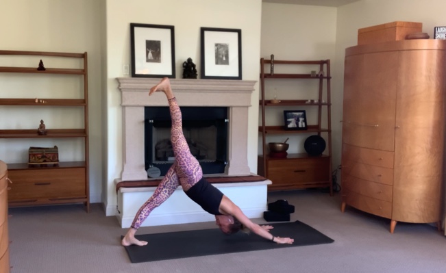 yogasorce's tweet photo. What's the best way to start your week? A  60-minute yoga class at 9am PST via zoom, of course! Follow me on IG @yogasorce for new login ~ Namaste https://t.co/snYpfjANuo