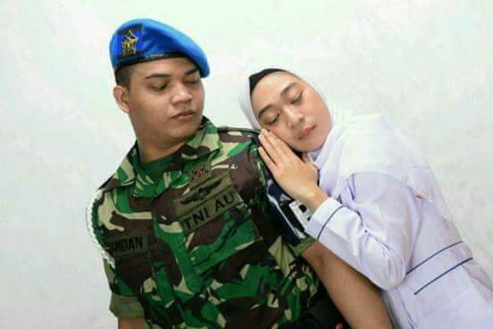 wloewloe_'s tweet photo. @txtdrberseragam Yang ini bidan beneren. Yaudah buat penyeimbang score

Banci 1 - 1 Tentara https://t.co/PboYfPXuVx