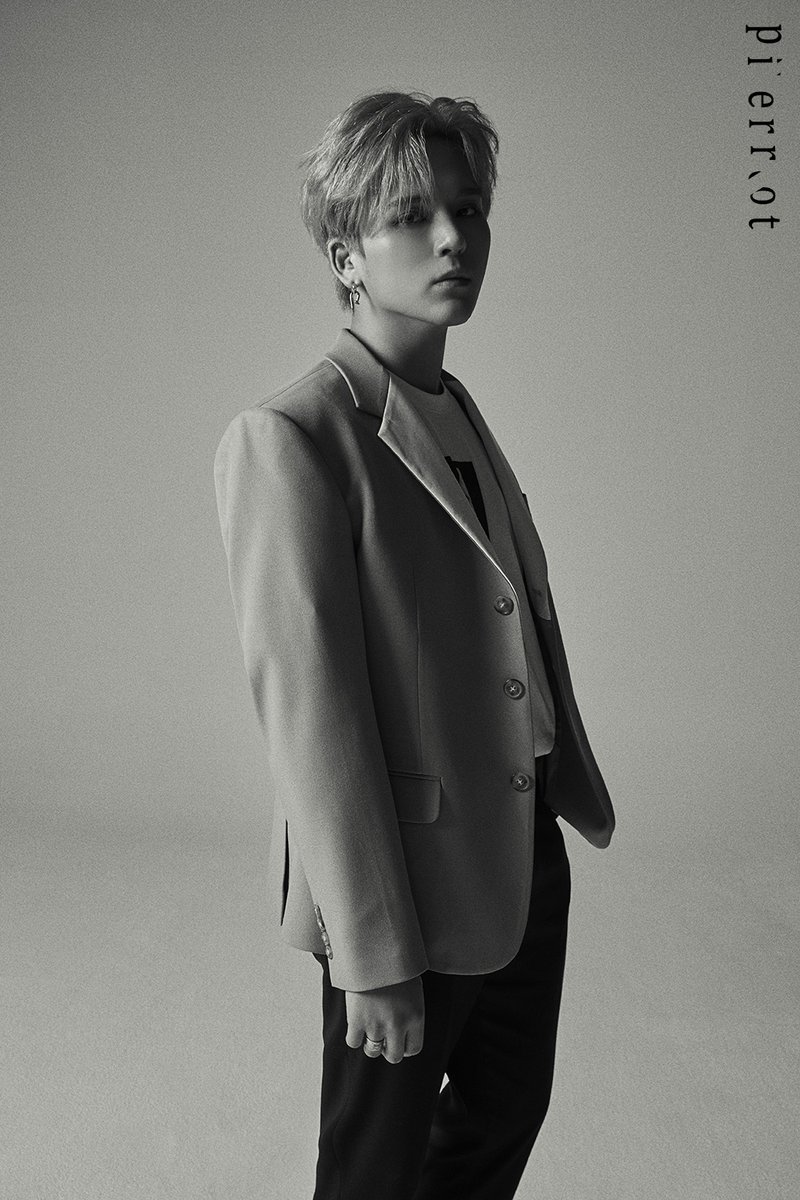 DIA_CRUNCH's tweet photo. D-CRUNCH 'Pierrot' 

Official Photo Teaser
#현욱 #HYUNWOOK

2020.05.22 12:00 PM (KST)

#D_CRUNCH #디크런치 #Pierrot
#NEW_RELEASE #COMEBACK https://t.co/ulpcjWGJ4V