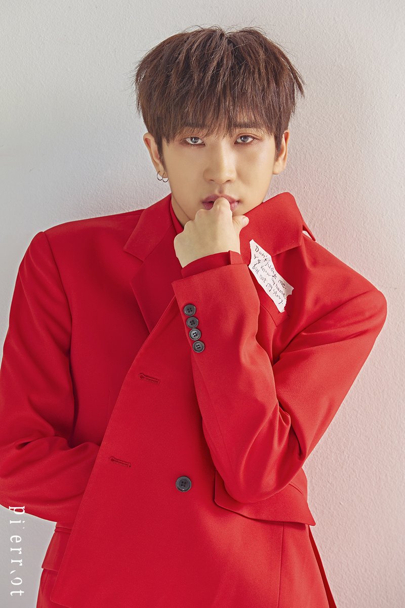 DIA_CRUNCH's tweet photo. D-CRUNCH 'Pierrot' 

Official Photo Teaser
#민혁 #MINHYUK

2020.05.22 12:00 PM (KST)

#D_CRUNCH #디크런치 #Pierrot
#NEW_RELEASE #COMEBACK https://t.co/mA6zCUVPYj