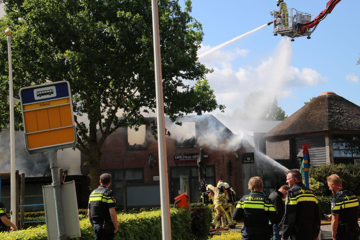 Grote brand bij café in Lierderholthuis . | #Overijssel #nieuws Lierderholthuis