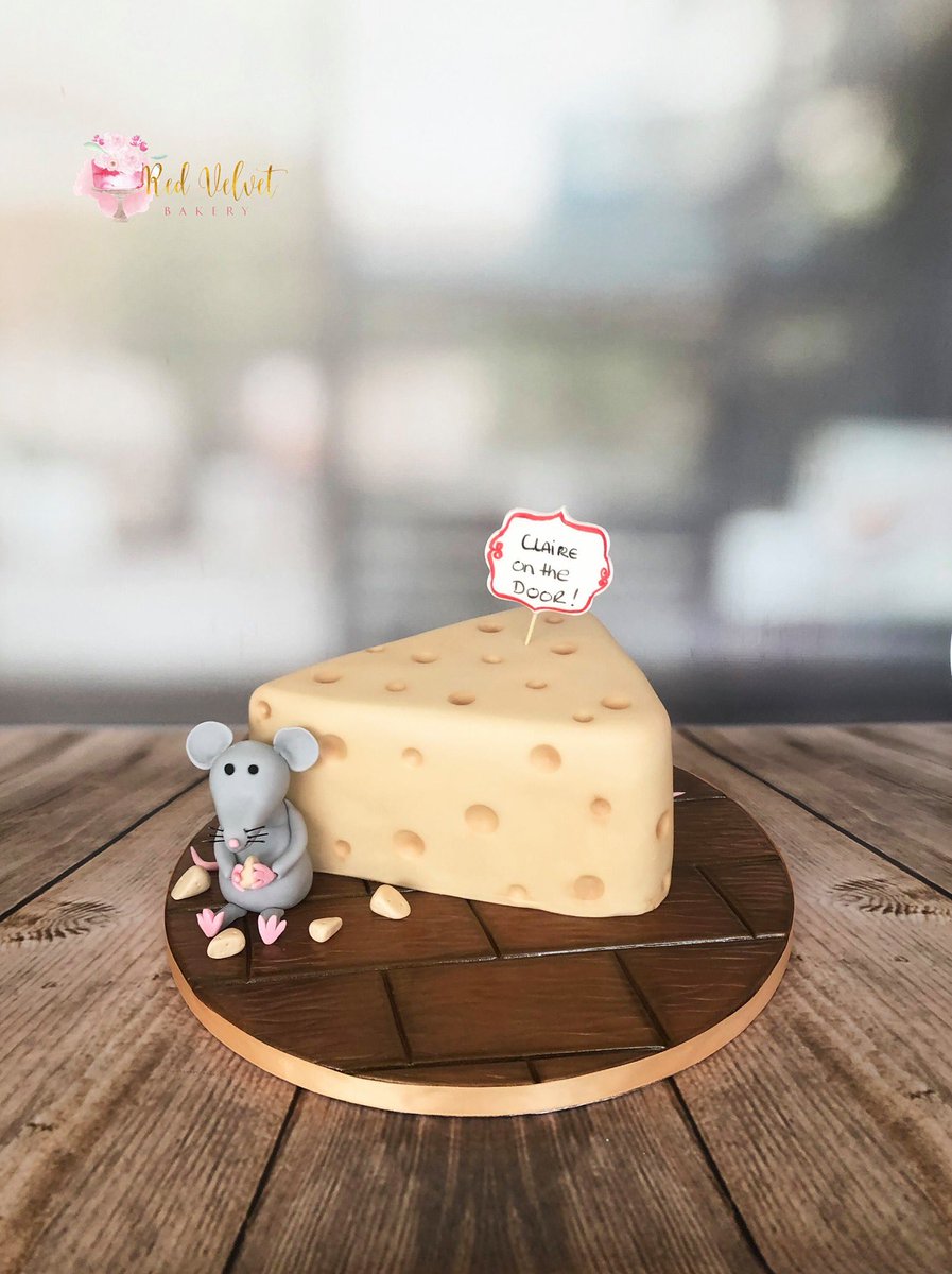 RedVelvetDerby's tweet photo. A "cheese" cake for the lovely Claire, known as Claire on the Door!
#cheesecake
#cheeseshapecake
#cheeseandmousecake
#lovebiz
#redvelvetderby
#stickytoffeecake
#redvelvetbakeryuk
#mickleovercakemaker https://t.co/kGCAO8Ru8u