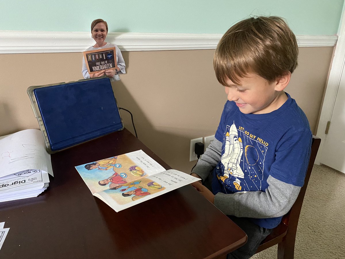 BertschLee's tweet photo. Checking in on some reading progress π π€ #flatstanley #flatbertsch #countrydayconnected https://t.co/2awPaEoVAA