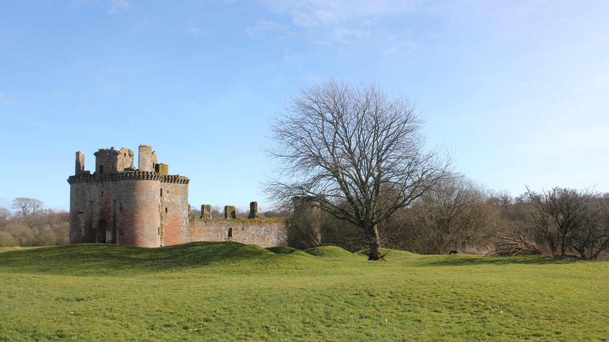  #museumsunlocked Some  #Castles' fab old woods in  #Scotland. First Caerlaverock Castle Wood studied for  @HistEnvScot-complex medieval enclosures round both castles engulfed by trees now but mosaic of woodbanks & fields from 13thC, wider enclosure, planting & management from c1600