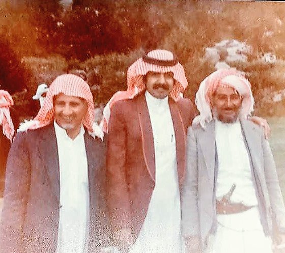 abuarrad's tweet photo. صورةٌ من مكتبتي الخاصة تجمع بين عمي فايز بن حنش (رحمه الله وغفر له)، والإعلامي الأستاذ أحمد بن عبد الله عسيري، وسيدي الوالد علي أبو عرَّاد (رحمه الله وغفر له) في متنزه شرف آل صفوان في تُنومة الزهراء أثنا تصوير إحدى الحلقات التلفزيونية لمحطة تلفزيون أبها عام ١٤٠٤هجرية تقريباً. https://t.co/CqNFg94hp3