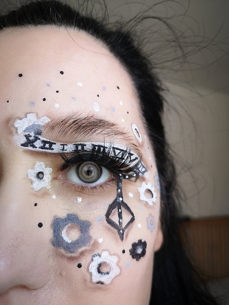 makeup_mummy17's tweet photo. Lost in time

@Snazaroo Black &amp; white paints
@ObsessionLDN_ feels eyeshadow palette

Lashes amazon
Eyes edited using @picsart

#MakeupObsessionPRList #makeup #facepainting https://t.co/EnAtfMlOwi